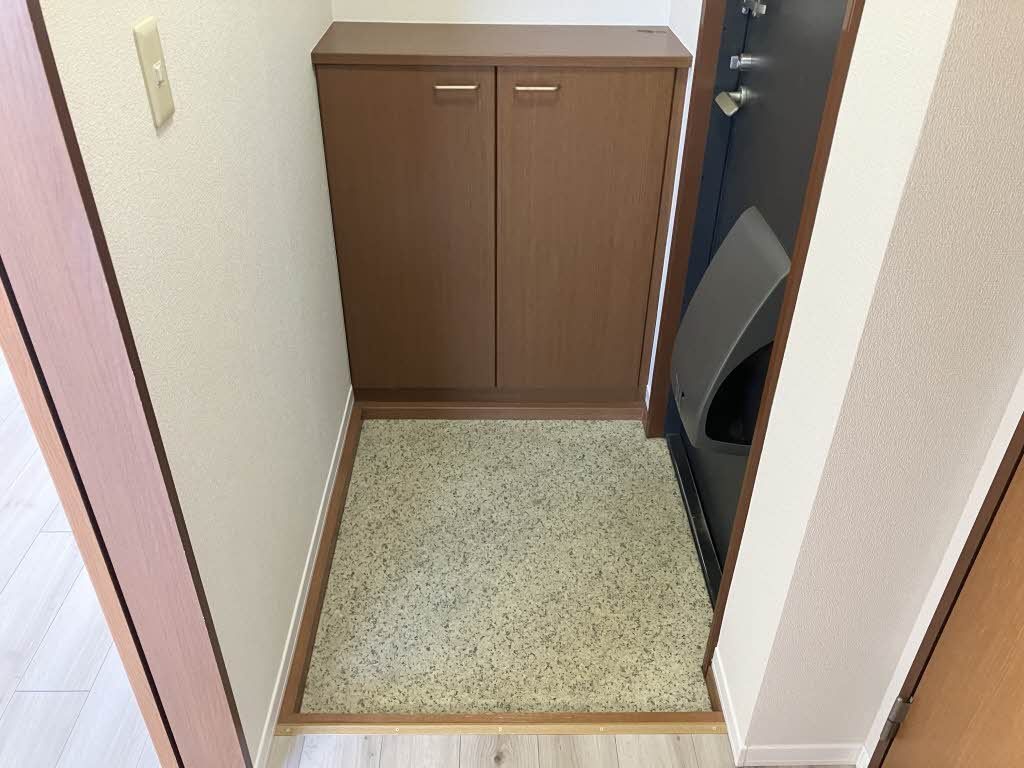 熊本市東区上南部２丁目のアパートの玄関