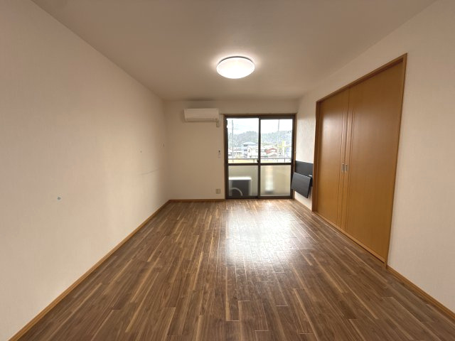 サンラーマ・パティオ　Bの居間・リビング