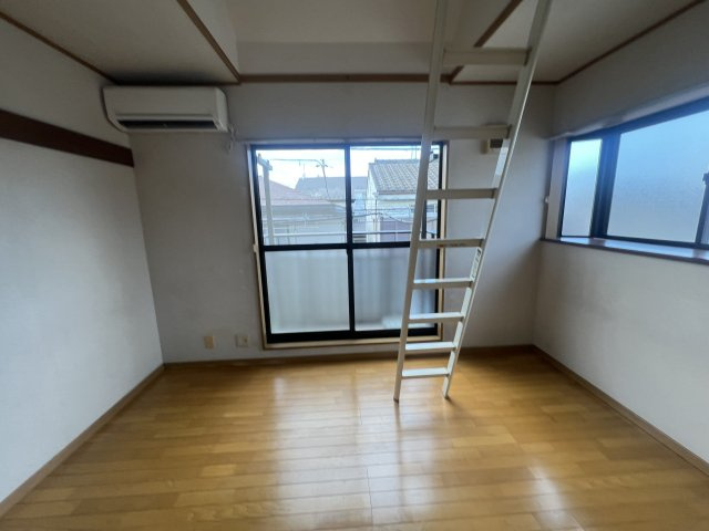 三鷹市深大寺２丁目のアパートの居間・リビング