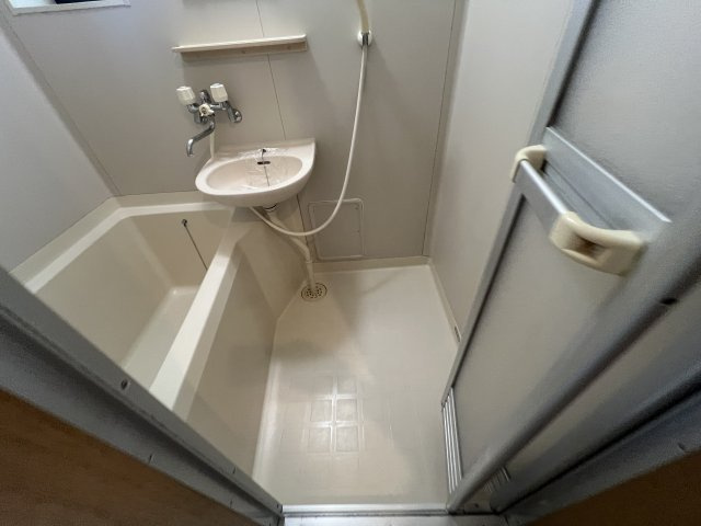 三鷹市深大寺２丁目のアパートの浴室