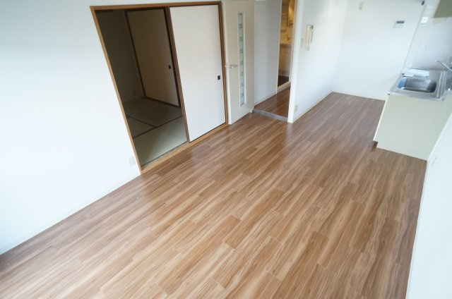 カルムエール乾の居間・リビング