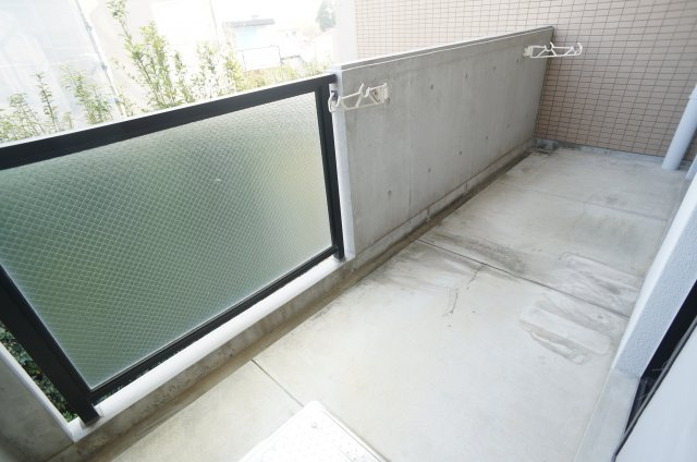 カルムエール乾のバルコニー|奥行きたっぷりのバルコニーです