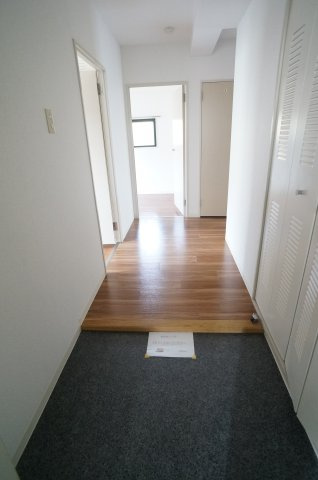 カルムエール乾の玄関