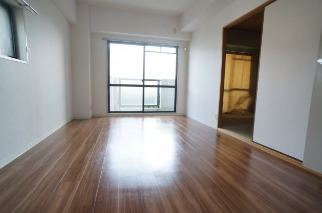 カルムエール乾の居間・リビング