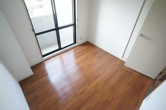 カルムエール乾の洋室