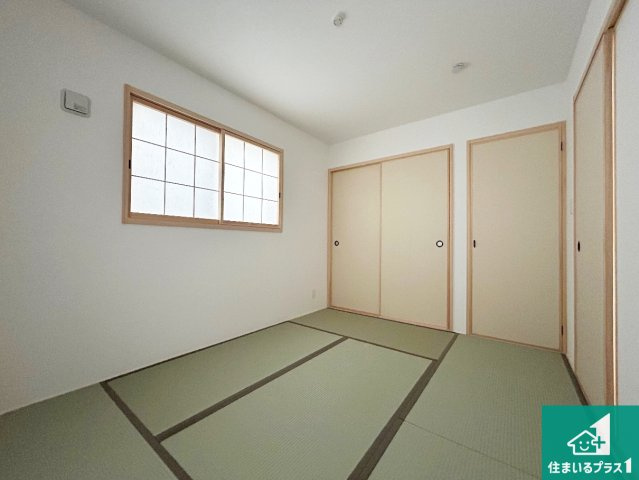 29(土)30(日)現地説明会！◆堺市美原区北余部　限定1邸の和室|一室あると便利な和室は客間としてだけでなく、小さなお子様のプレイルームや食後のくつろぎスペースとしてもご利用いただけます。収納もついていますので大活躍間違いなし！