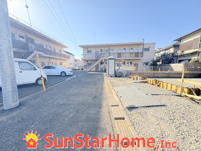 【サンスターホーム】福生市熊川　省エネ新築戸建の前面道路含む現地写真