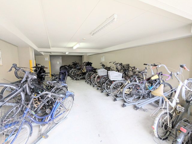 グランベルジュ東向島の駐輪場|～駐輪場 写真～