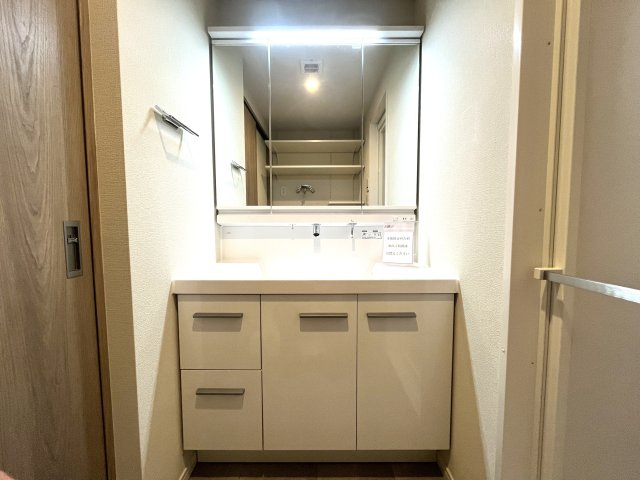 ライム長津田２番館の独立洗面台