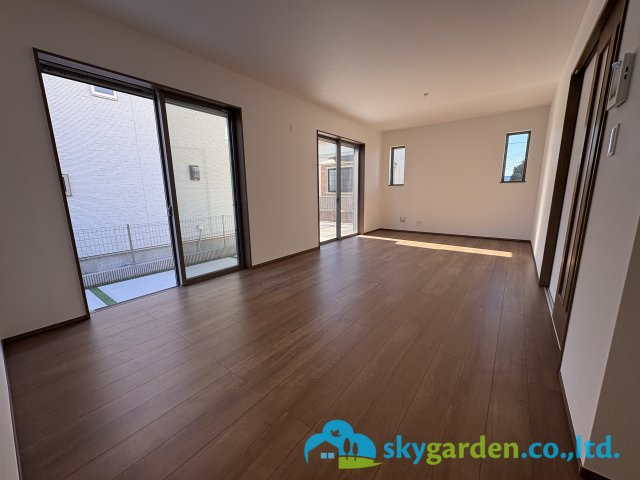 茅ヶ崎市円蔵1丁目　新築戸建　全2棟A号棟の居間・リビング|18帖超のLDK