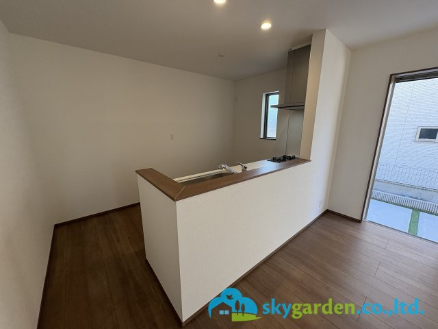 茅ヶ崎市円蔵1丁目　新築戸建　全2棟A号棟の内装|対面キッチン