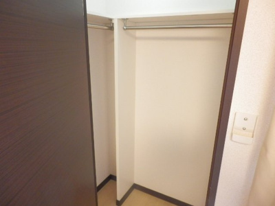 【内装】 | レオネクスト１８番館 | たくさん収納ができるウォークインクローゼット！