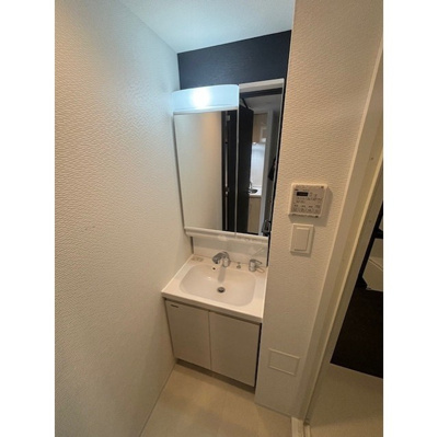 【洗面所】 | ファーストフィオーレ大阪城イースト | 明るい洗面所です