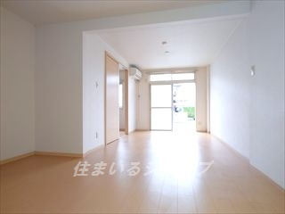 広島市安佐北区可部南１丁目のアパートの居間・リビング