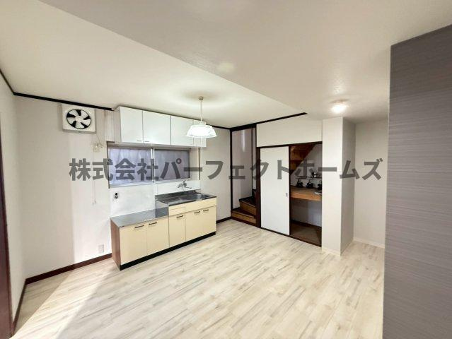 高柳2丁目戸建　賃貸の居間・リビング|使いやすい居間です