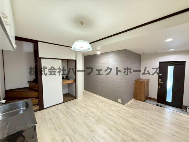 高柳2丁目戸建　賃貸の居間・リビング|使いやすいリビングです