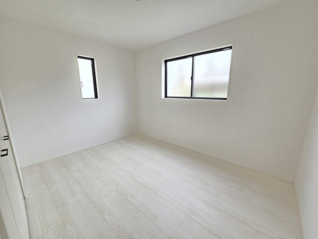 新築　太田市高林南町　1号棟　GRAFAREの洋室|現地写真　全居室収納付きなのでお部屋が片付きますね！