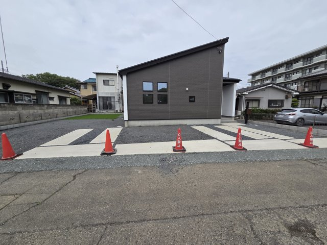 新築　太田市高林南町　1号棟　GRAFAREの駐車場|現地写真　駐車は建物南側に並列2台+1台可能です！