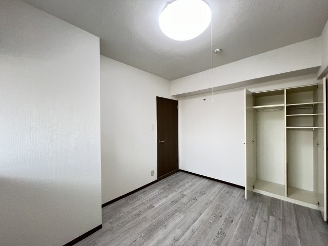 ローレルコート桜井南の寝室|洋室6.4帖