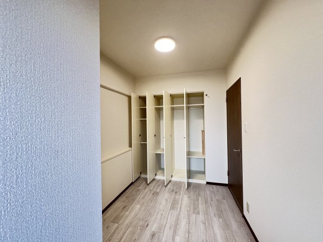 ローレルコート桜井南の子供部屋|洋室4.1帖　収納付き