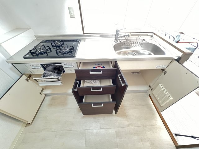 ローレルコート桜井南のキッチン|引き出し収納が使いやすいキッチン