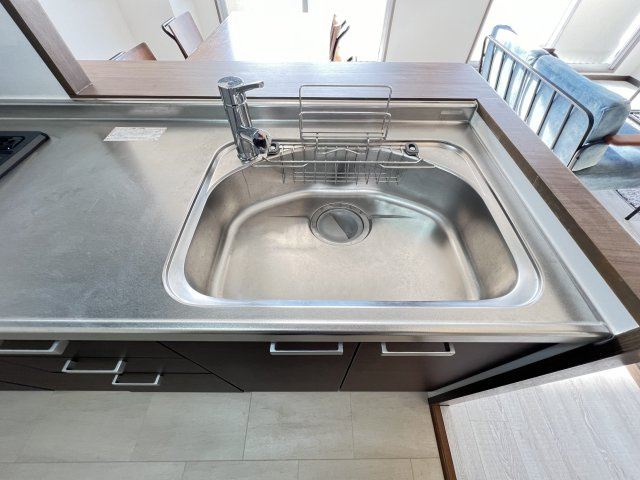 ローレルコート桜井南のキッチン|清潔感あふれるステンレスシンク