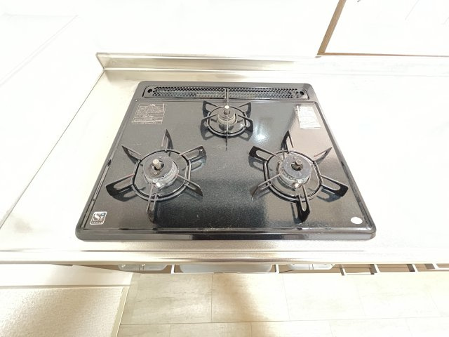 ローレルコート桜井南のキッチン|ガスコンロ3口