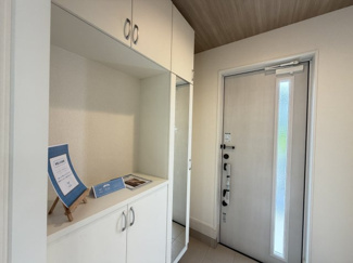 【玄関】 | 那覇市宮城（全4棟）1号棟 | 1号棟　十分な収納付き玄関♪