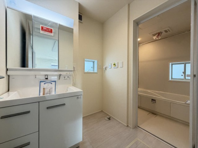 【独立洗面台】 | 那覇市宮城（全4棟）1号棟 | 1号棟　三面鏡付き洗髪洗面化粧台♪