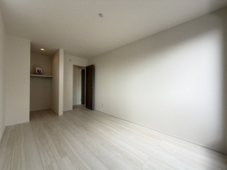 【洋室】 | 那覇市宮城（全4棟）1号棟 | 1号棟　洋室7.12帖＋WIC付き♪