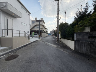 【前面道路含む現地写真】 | 那覇市宮城（全4棟）1号棟 | ※北西側5.8m道路♪