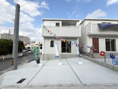 【外観】 | 那覇市宮城（全4棟）1号棟 | 1号棟　並列駐車2台完備♪