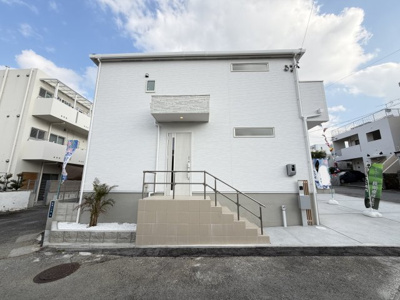 【外観】 | 那覇市宮城（全4棟）1号棟 | 1号棟　並列駐車2台完備♪