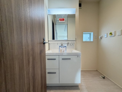 【独立洗面台】 | 那覇市宮城（全4棟）1号棟 | 1号棟　三面鏡付き洗髪洗面化粧台♪