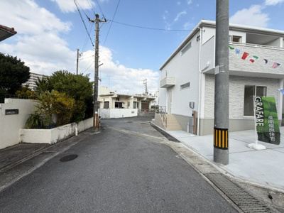 【前面道路含む現地写真】 | 那覇市宮城（全4棟）1号棟 | ※北西側5.8m道路♪