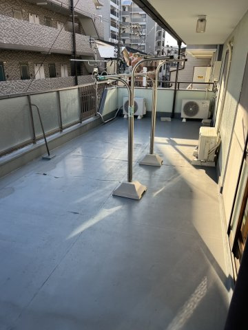 小松１丁目マンションのバルコニー