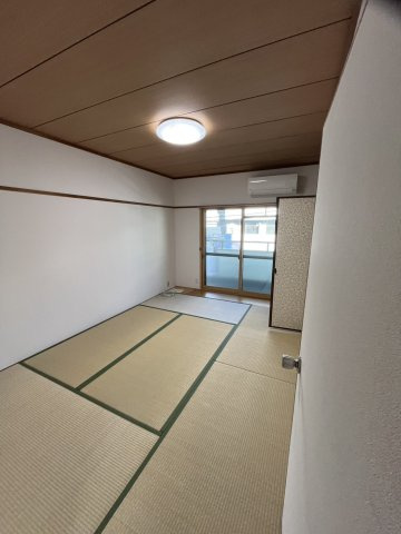 小松１丁目マンションの和室