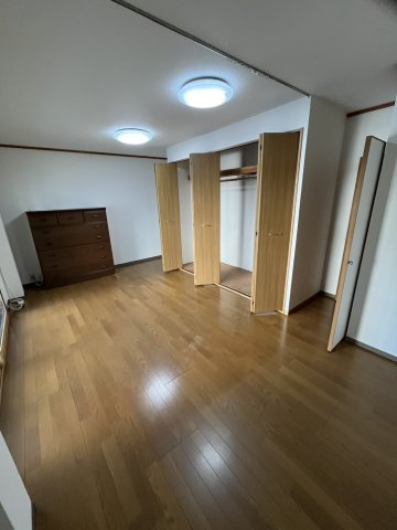 小松１丁目マンションの洋室