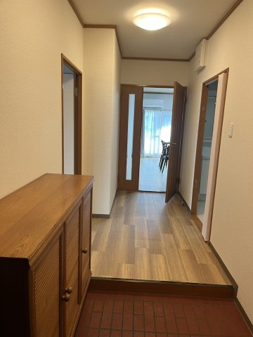 小松１丁目マンションの玄関