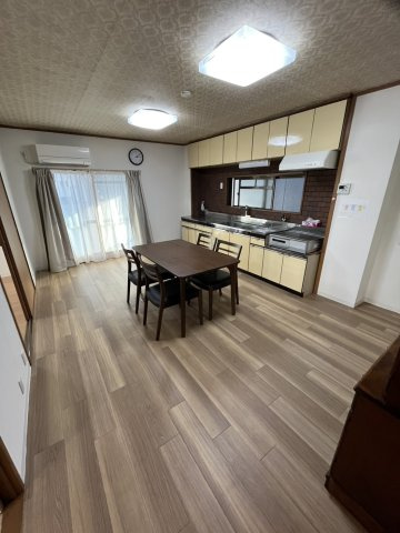 小松１丁目マンションの居間・リビング