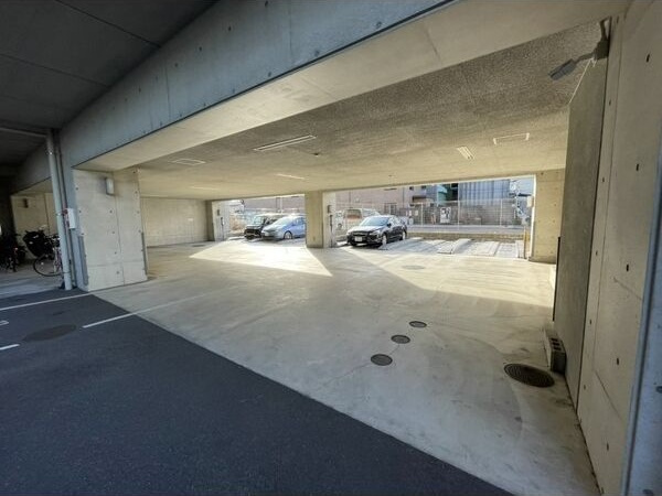 ポートタウンドルフィンの駐車場|駐車場に車を止められます