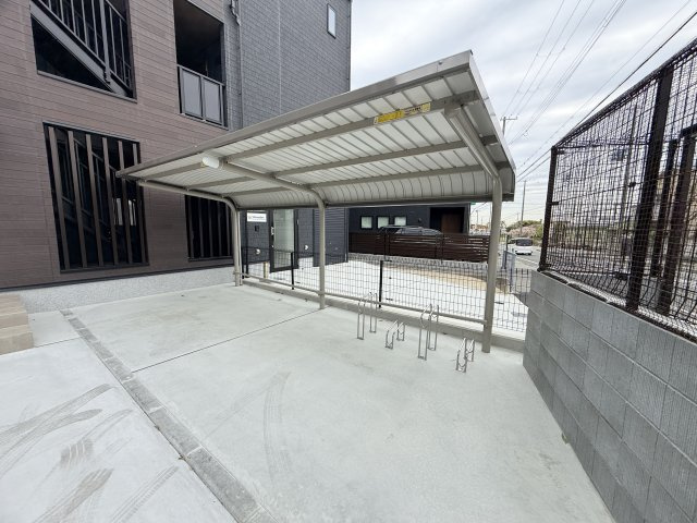 ヴェルナール赤羽の駐車場
