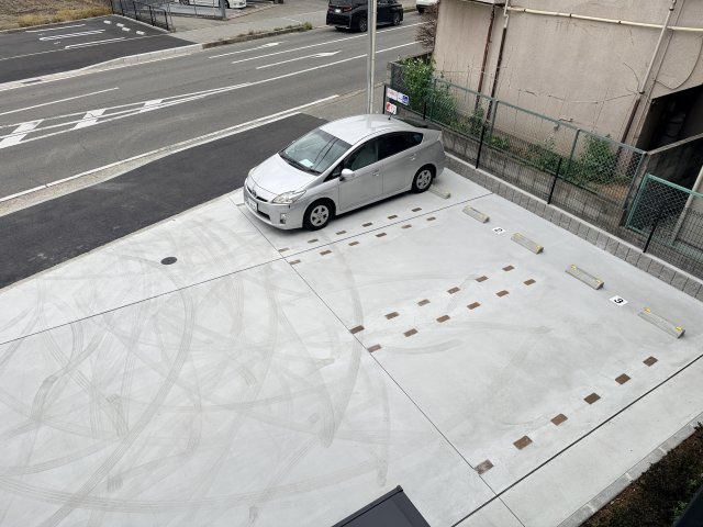 ヴェルナール赤羽の駐車場