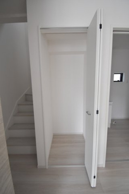 【収納】 | 下荒田4丁目　新築戸建　2 | 階段横収納