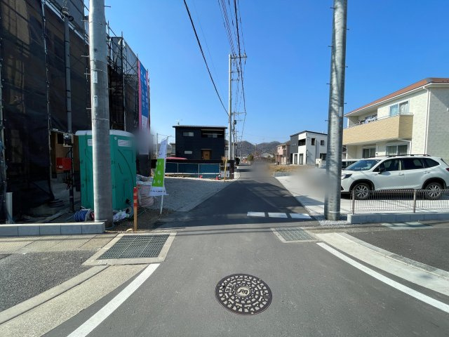 新築戸建・新築建売　足利市大沼田町第2　毛野小学校・毛野中学校の前面道路含む現地写真|生活道路は比較的車通りも落ち着いています！