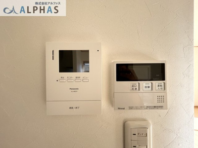 【セキュリティ】 | 加古川市東神吉町西井ノ口  一戸建て | ◆音と映像で訪問者を確認出来るTVモニターホン♪
◆突然の来客時にも外の様子が確認出来るので、セキュリティ面も安心です♪