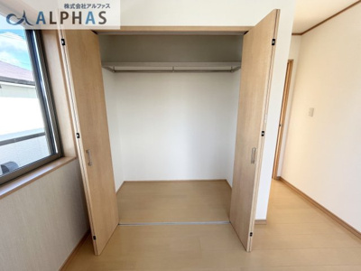 【収納】 | 加古川市東神吉町西井ノ口  一戸建て | ◆収納性をしっかり備えた住まいなので、お部屋がスッキリ片付きます♪
◆クローゼット型になっているので、冬物のお洋服の収納にも困りません♪