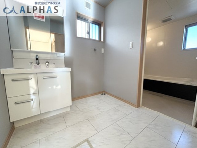 【独立洗面台】 | 加古川市東神吉町西井ノ口  一戸建て | ◆細々したものもスッキリ収納できますよ♪
◆毎日使うものだから水回りは清潔な空間を保ちたいですよね♪