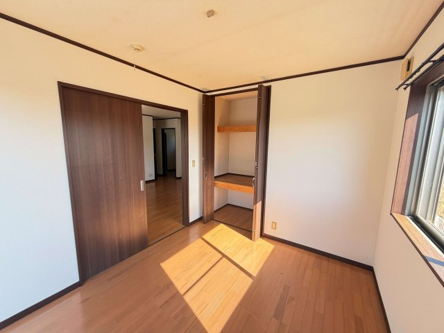 サンシャインの洋室