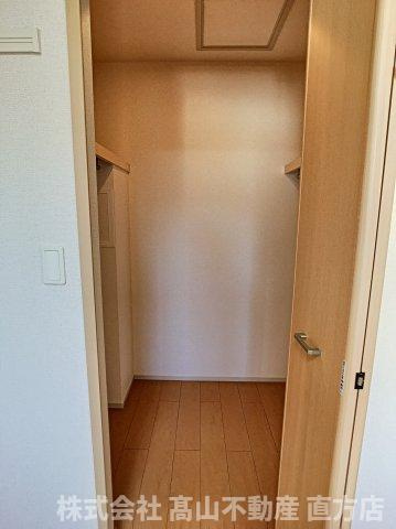 直方市神正町のアパートの収納
